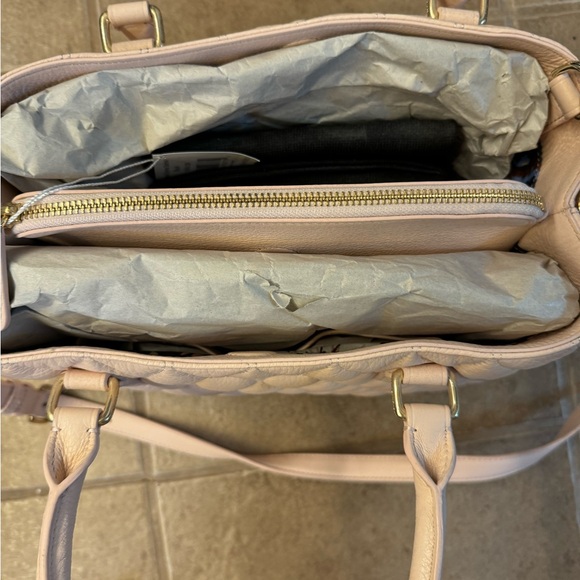 NWT Vera Bradley pink leather purse. - Picture 2 of 6